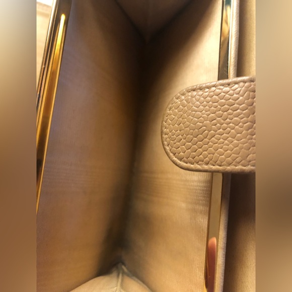 CHANEL CC Logo Caviar Skin Wallet - Picture 13 of 16